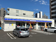 コンビニ　ローソン札幌南高校前店（コンビニ）まで477m