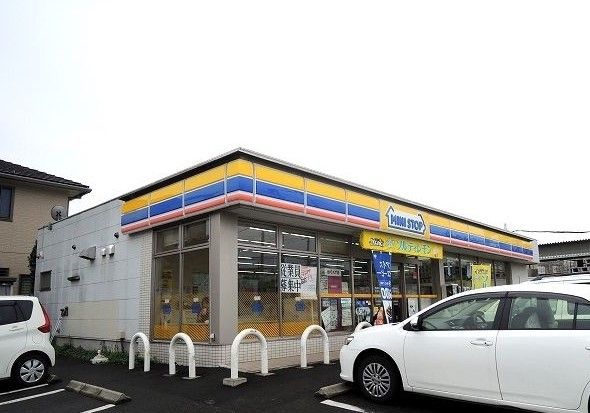 コンビニ　ミニストップ伊奈本町店（コンビニ）まで380m
