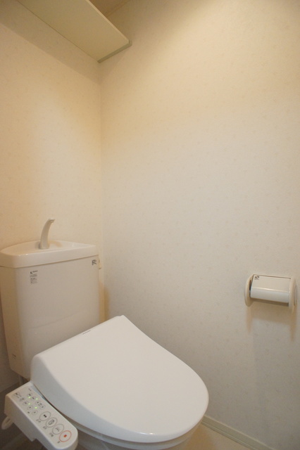トイレ　白を基調とした空間で清潔感のあるトイレです♪