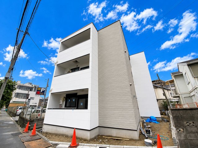 建物外観　オートロック・防犯カメラ付きで安心です！