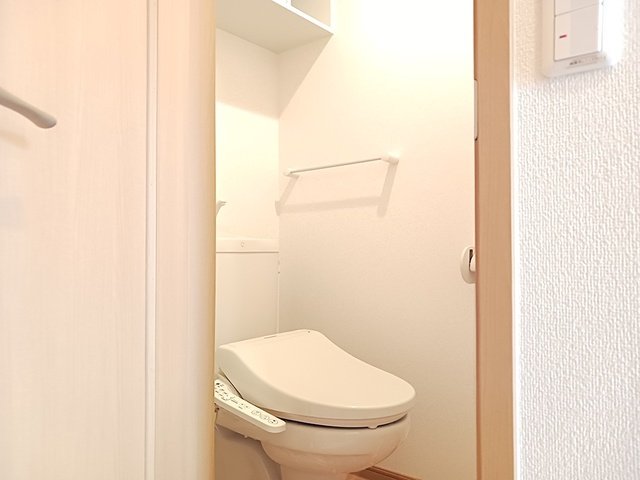 富山地鉄富山市内線 西中野駅 徒歩25分 2階建 築18年のトイレ写真