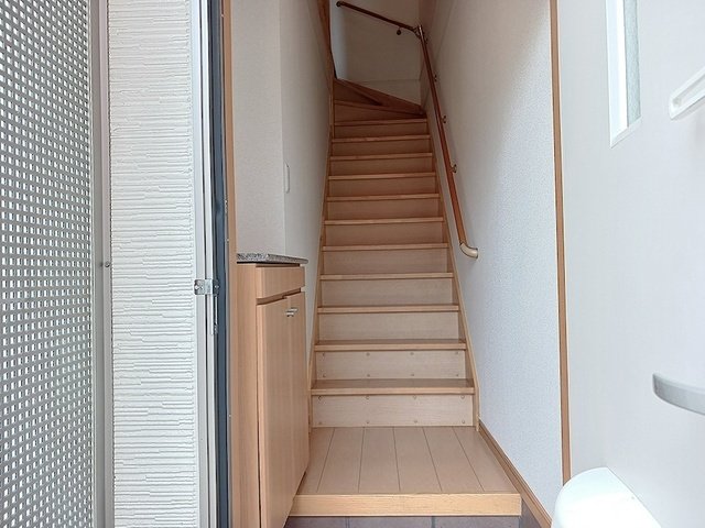 富山地鉄富山市内線 西中野駅 徒歩25分 2階建 築18年の玄関写真