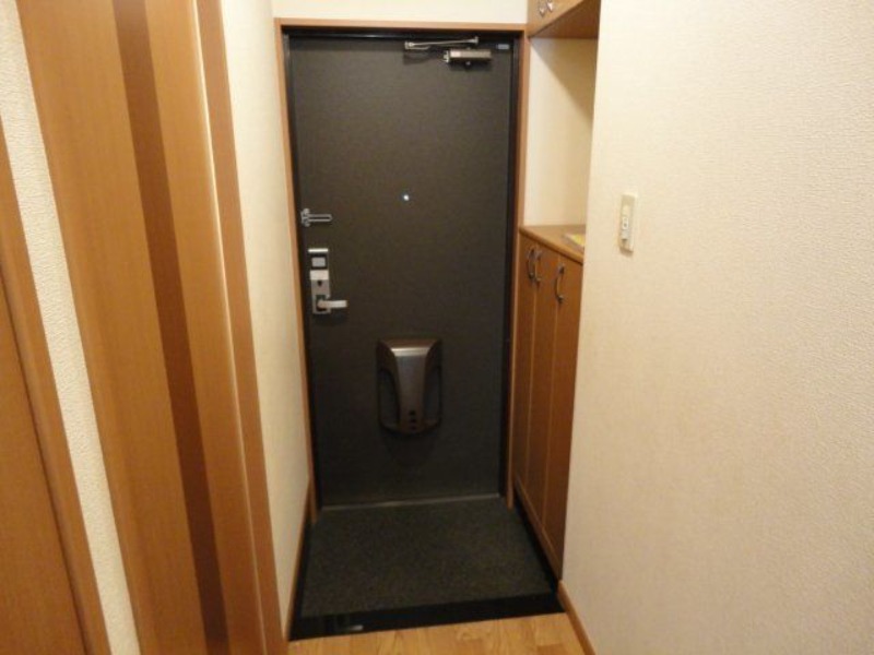 ガーデンヒルズNAKAYAMA壱番館の玄関写真