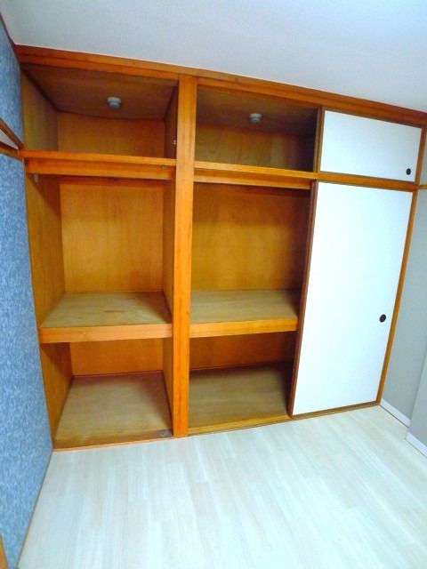 地下鉄東山線 今池駅 徒歩5分 5階建 築54年の内装写真