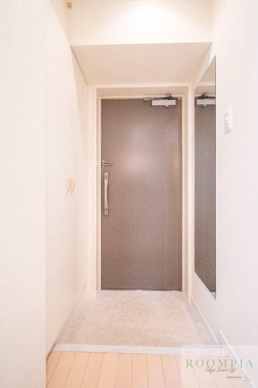 玄関　同タイプの別部屋の写真です