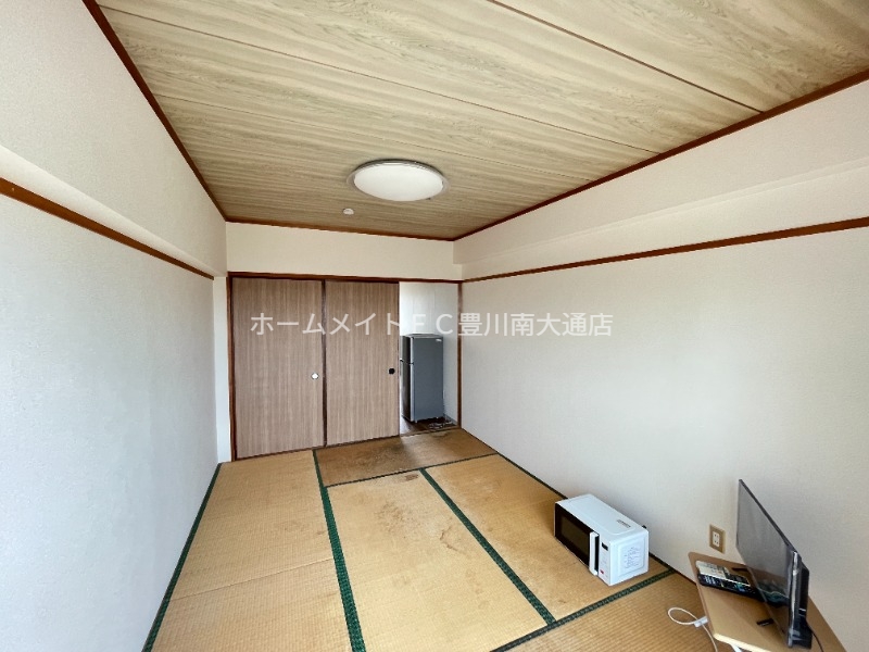 豊橋鉄道渥美線 柳生橋駅 徒歩8分 4階建 築41年の居間写真