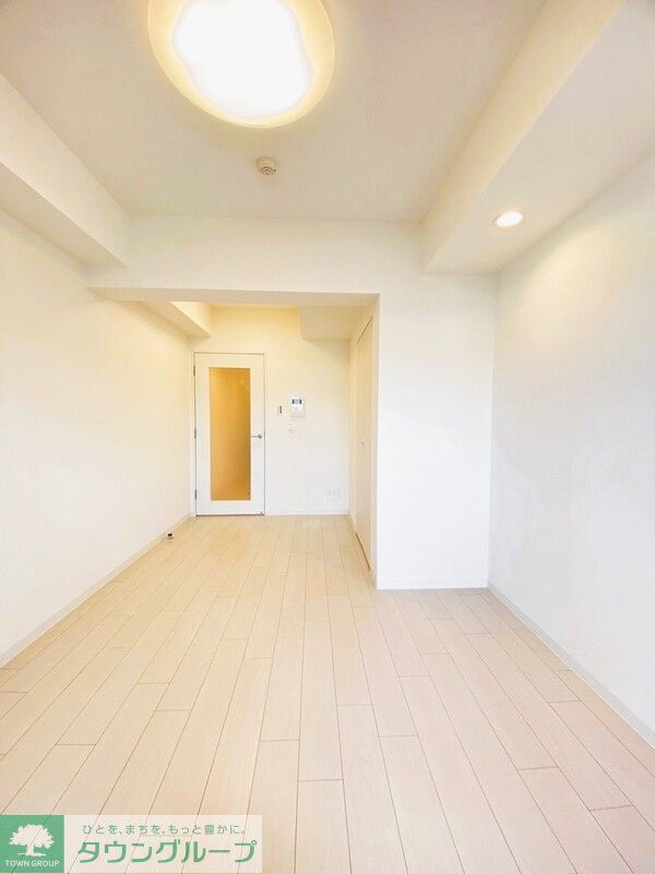 Beverly Homes 赤塚公園IIの居間写真