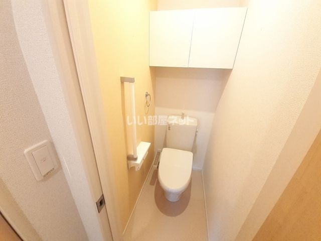 近鉄大阪線 名張駅 徒歩17分 2階建 築7年のトイレ写真