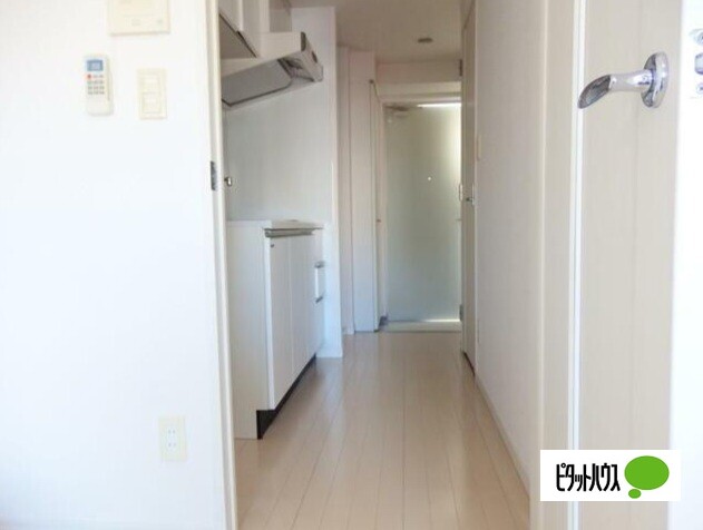 Human Residenceの玄関写真