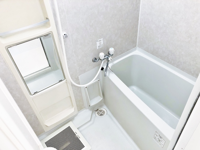 バス・シャワールーム　お部屋によって色が異なる場合があります。