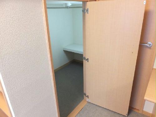 収納　ベッド下は大容量の収納スペース