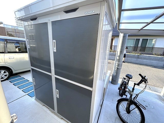 ロビー　物置付でたっぷり収納！