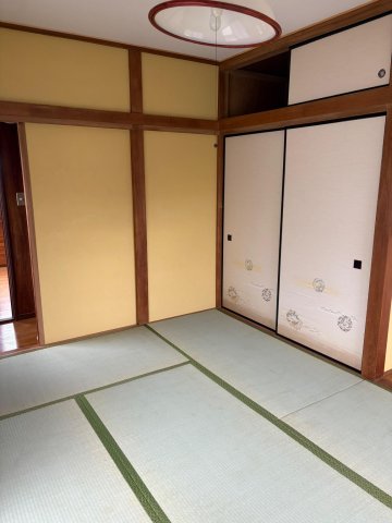 収納　2階和室風が良く通るお部屋です