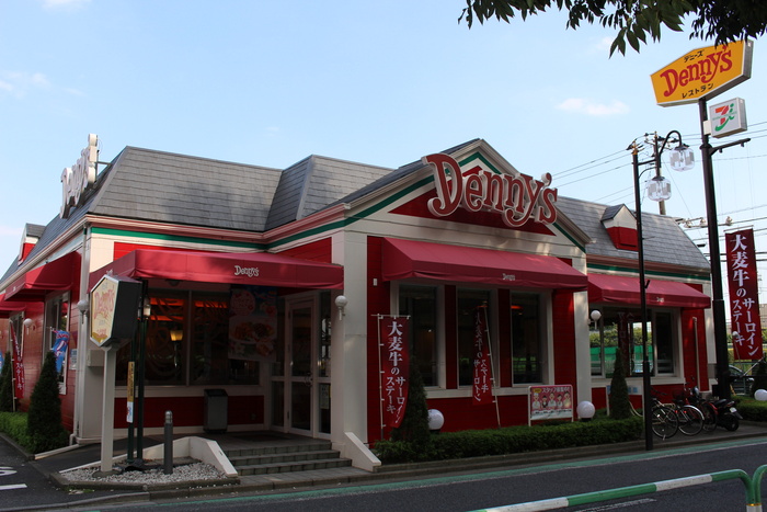 飲食店　デニーズ成城店（飲食店）まで255m