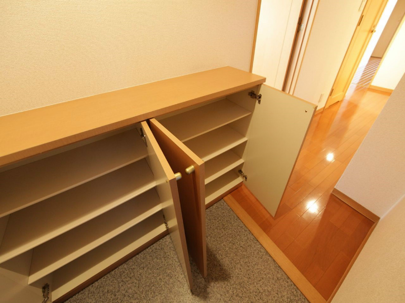 玄関　玄関　シューズボックス付
