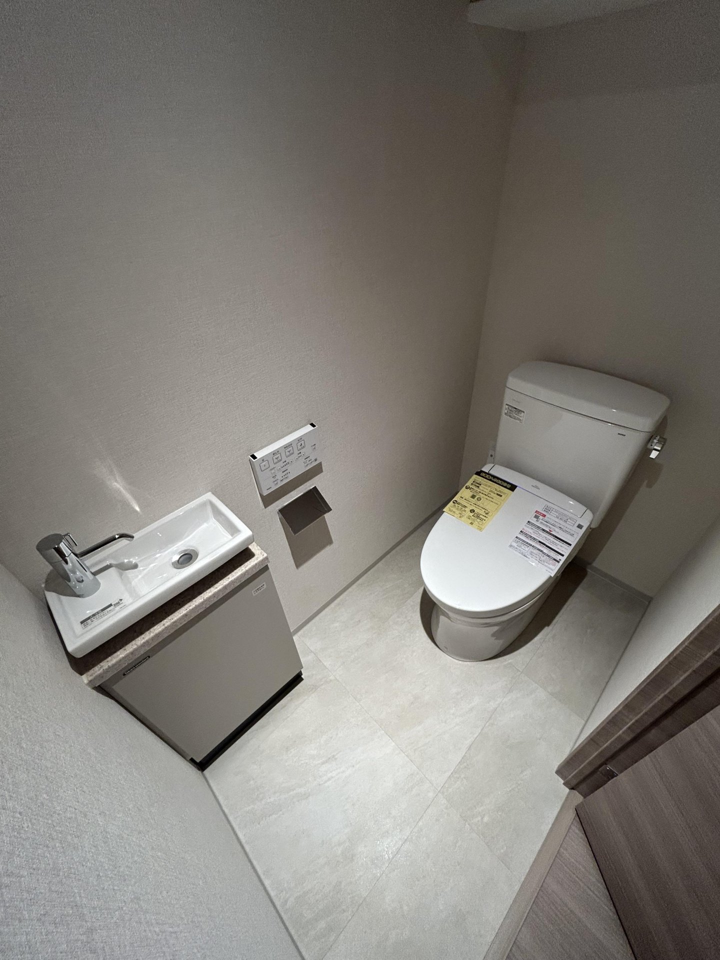 京王井の頭線 高井戸駅 徒歩10分 3階建 築1年のトイレ写真
