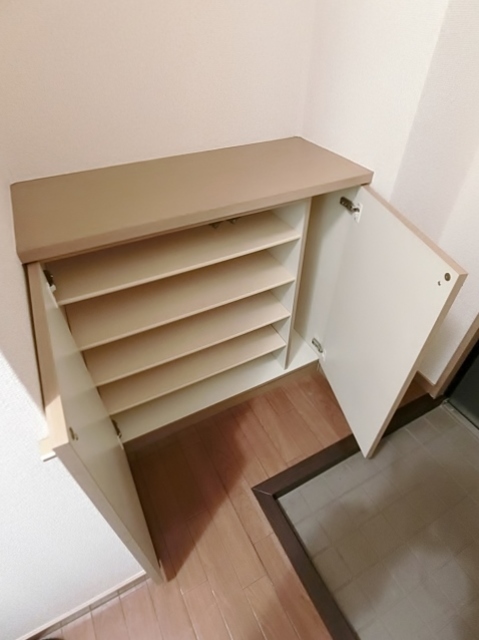 玄関　下足入れのある玄関