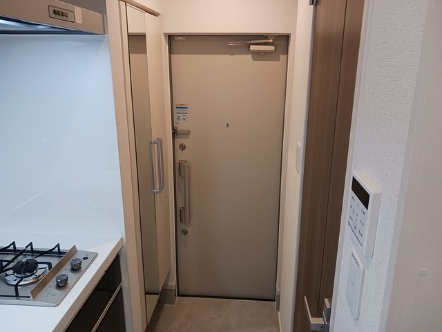 玄関　姿見付きシューズボックスあり