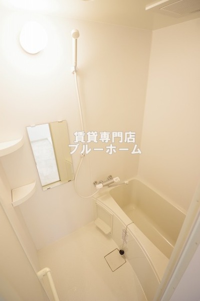 バス・シャワールーム　鏡のあるお風呂！