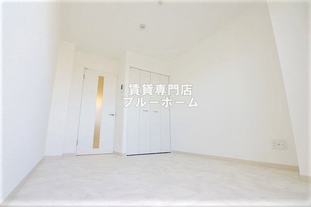 居室・リビング　5.8帖の明るい洋室！