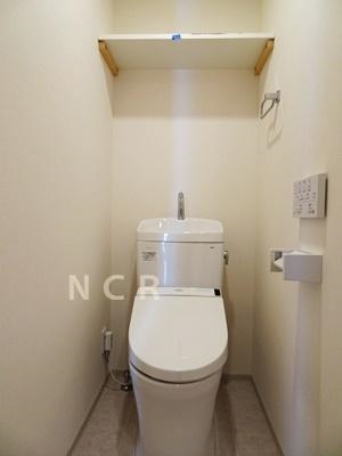 ＪＲ山手線 目白駅 徒歩6分 3階建 築8年のトイレ写真