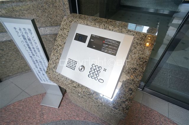 セキュリティ　不審な来訪者の建物侵入を未然に防ぐ、女性でも安心なオートロッ