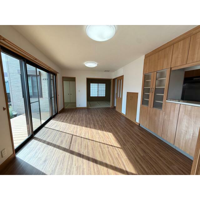 伊勢原1丁目 戸建賃貸の居間写真