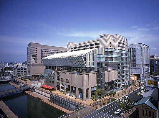ショッピングセンター　博多リバレインモールby　TAKASHIMAYA（ショッピングセンター）まで584m
