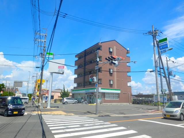 コンビニ　ファミリーマート（コンビニ）まで1314m