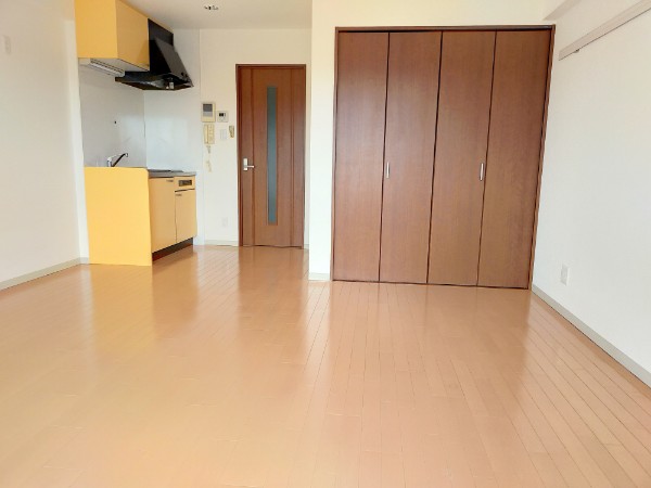 居室・リビング　同間取502号室の写真です