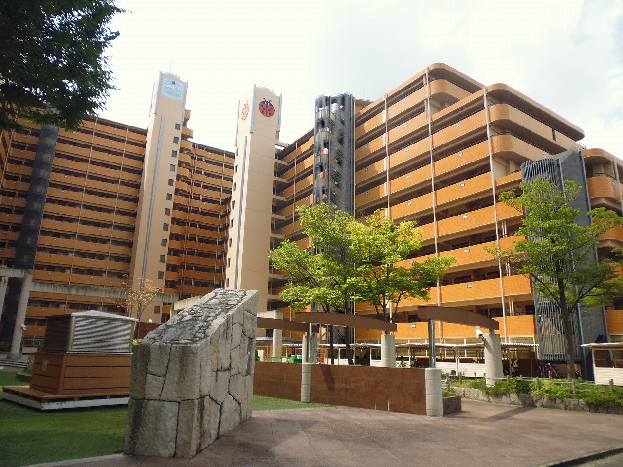 ふぁみーゆ寝屋川セントラルパークA棟の外観写真