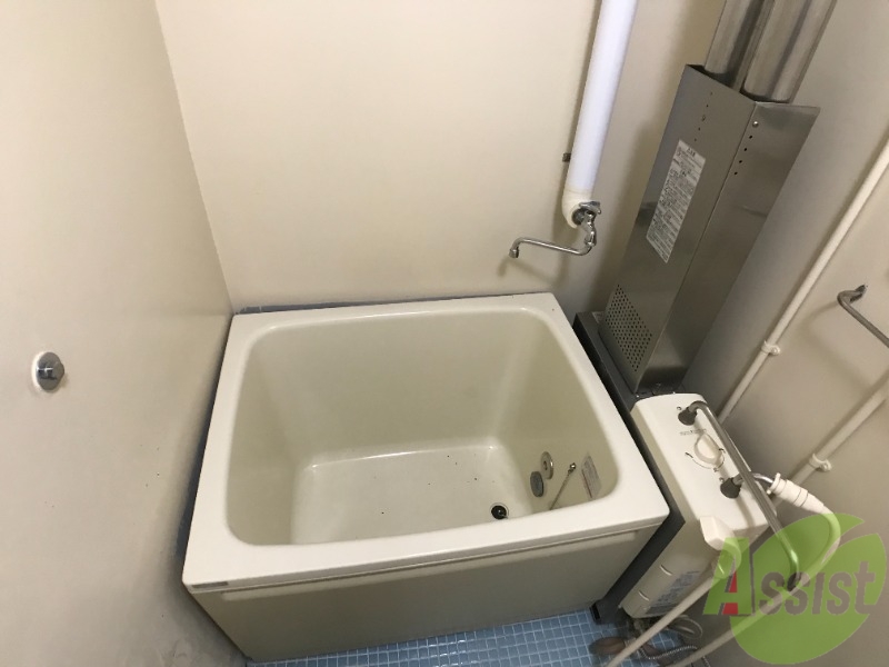 バス・シャワールーム　浴室はシンプル。一人暮らしにはちょうど良いサイズですね。