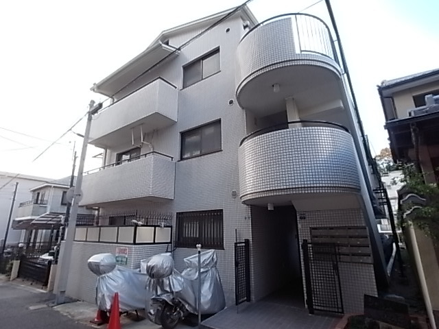 神戸市灘区桜ケ丘町のマンションの建物外観