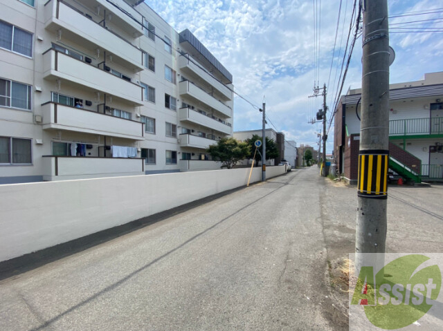 【札幌市北区新琴似七条のアパートの駐車場】