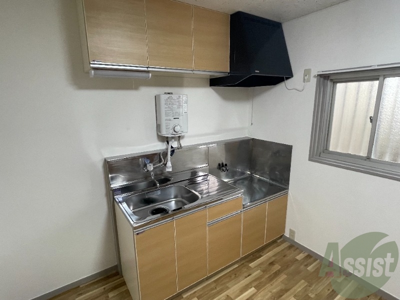 キッチン　キッチンは作業台もあり広めなので使いやすそうですね。