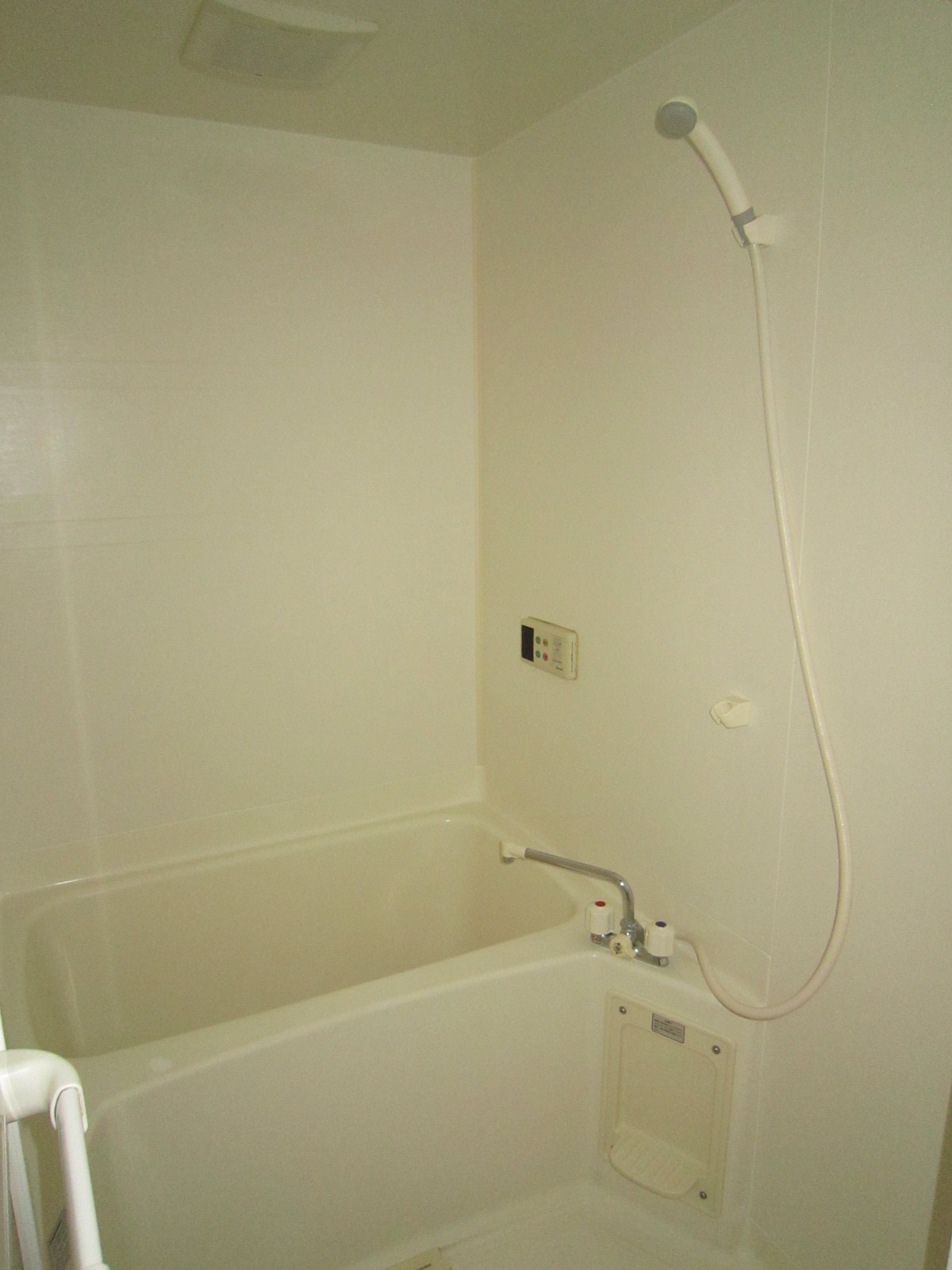 バス・シャワールーム　追い焚給湯で経済的なバスルーム