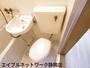 トイレ　落ち着いた色調のトイレです