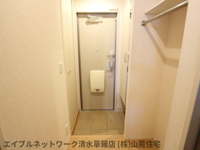 ＪＲ東海道本線 草薙駅 徒歩17分 2階建 築13年の玄関写真