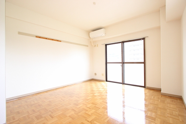 居室・リビング　同物件別号室の写真