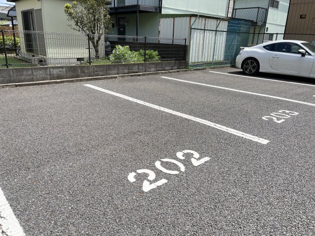 【H.P Appartement(エイチピーアパートメント)の駐車場】