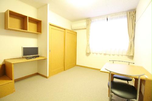 居室・リビング　2Fは絨毯仕様です。