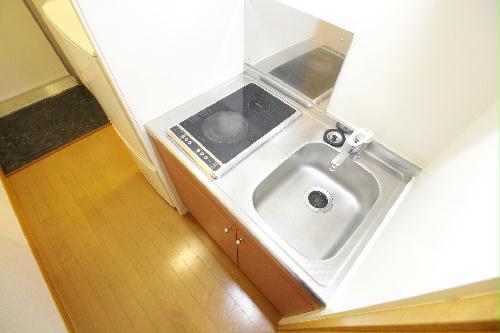 キッチン　お手入れがしやすい、フラットタイプの電気コンロです♪