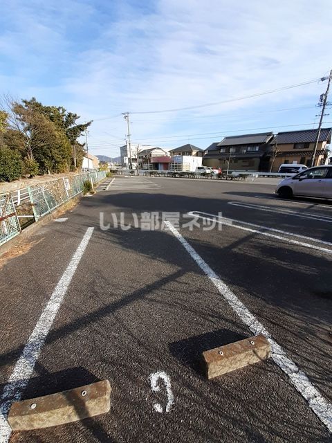 【西尾市今川町のアパートの駐車場】