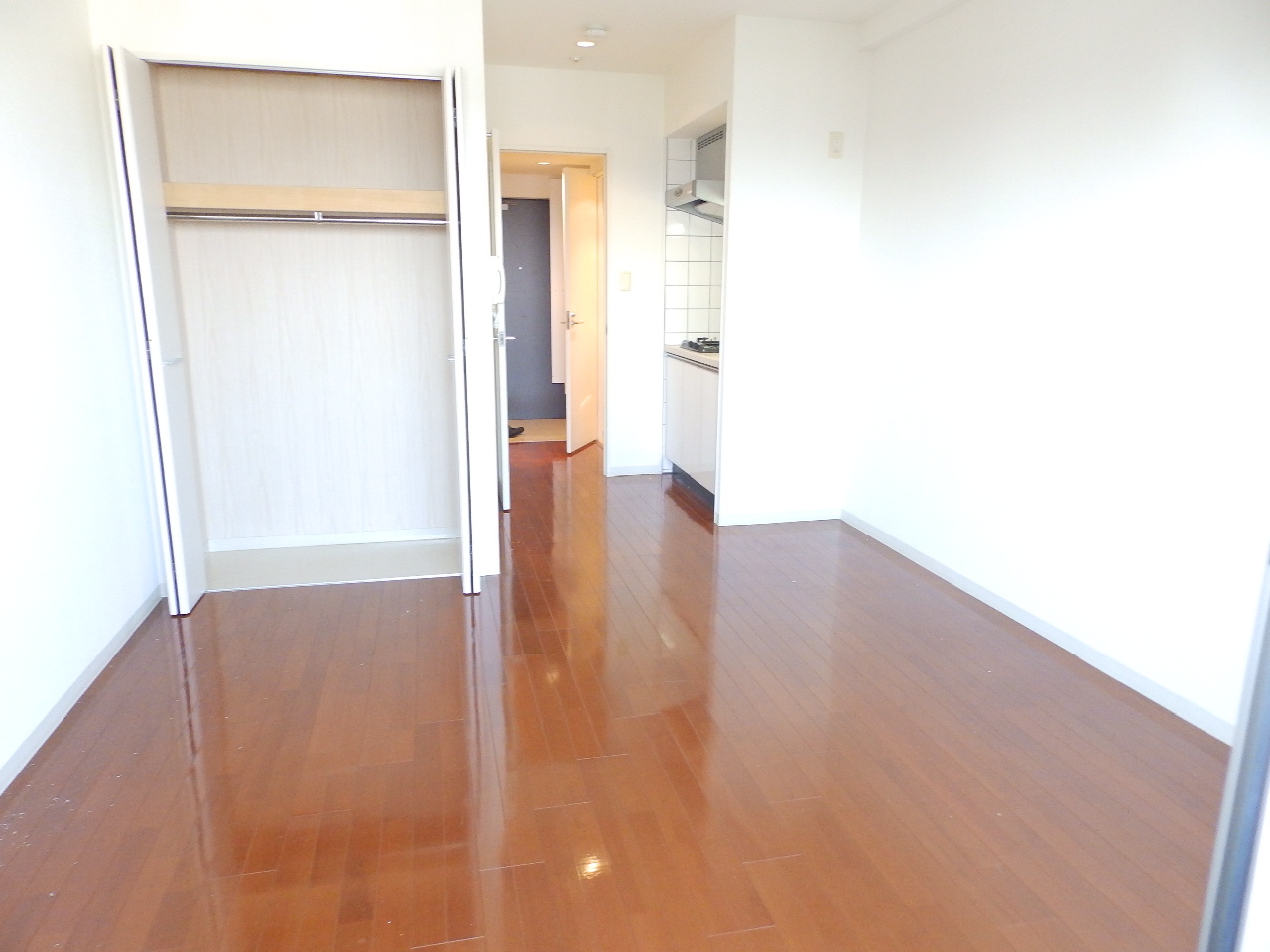 居室・リビング　明るいお部屋ですよ♪