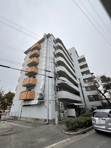尼崎市猪名寺のマンションの建物外観