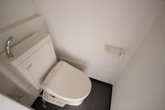 トイレ　※別号室の写真の写真でございます。