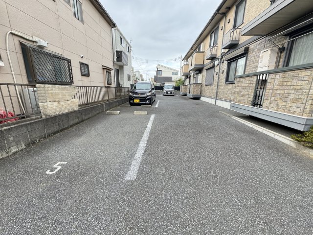 【セジュールの駐車場】