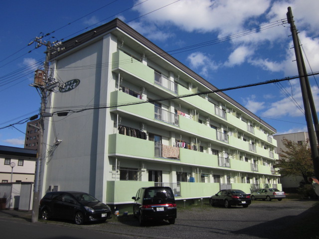 苫小牧市若草町のマンションの建物外観