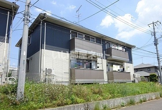 守谷市松ケ丘のアパートの建物外観