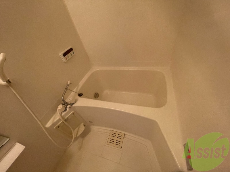 バス・シャワールーム　浴室は追い焚き機能付きです。嬉しいですね。